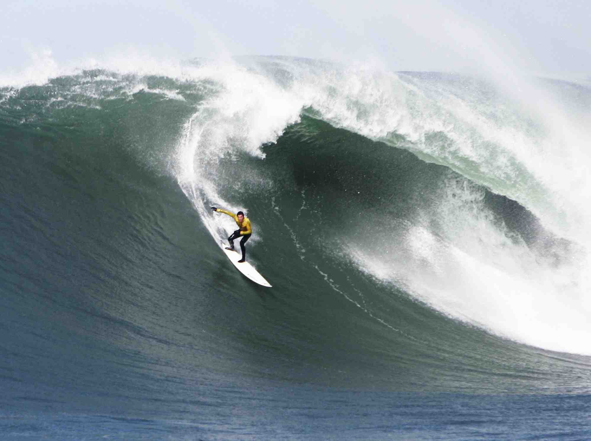 Is surfing hard on the knees?
