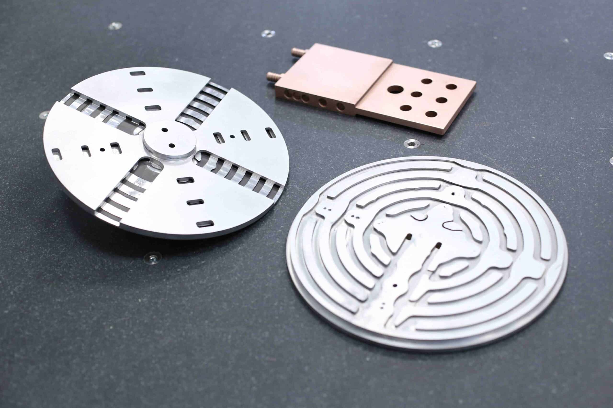 Which of the following characteristics accurately describe passive heat sinks?