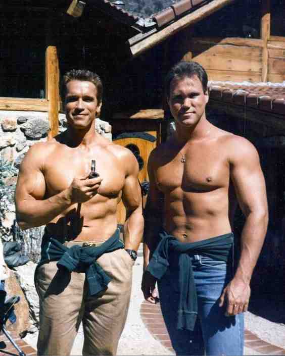 At what age did Arnold start lifting weights?
