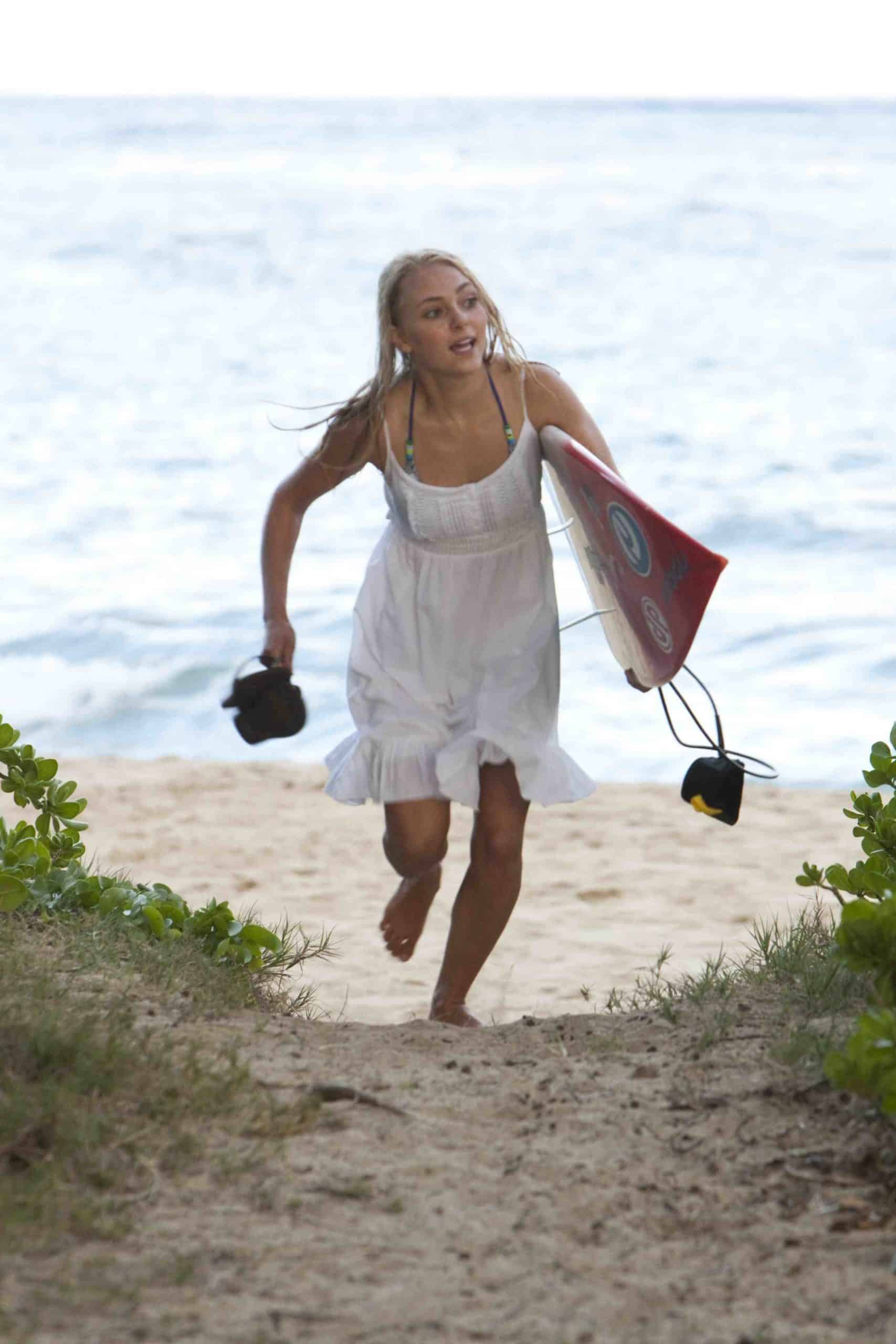 Does the real Bethany Hamilton appear in Soul Surfer?