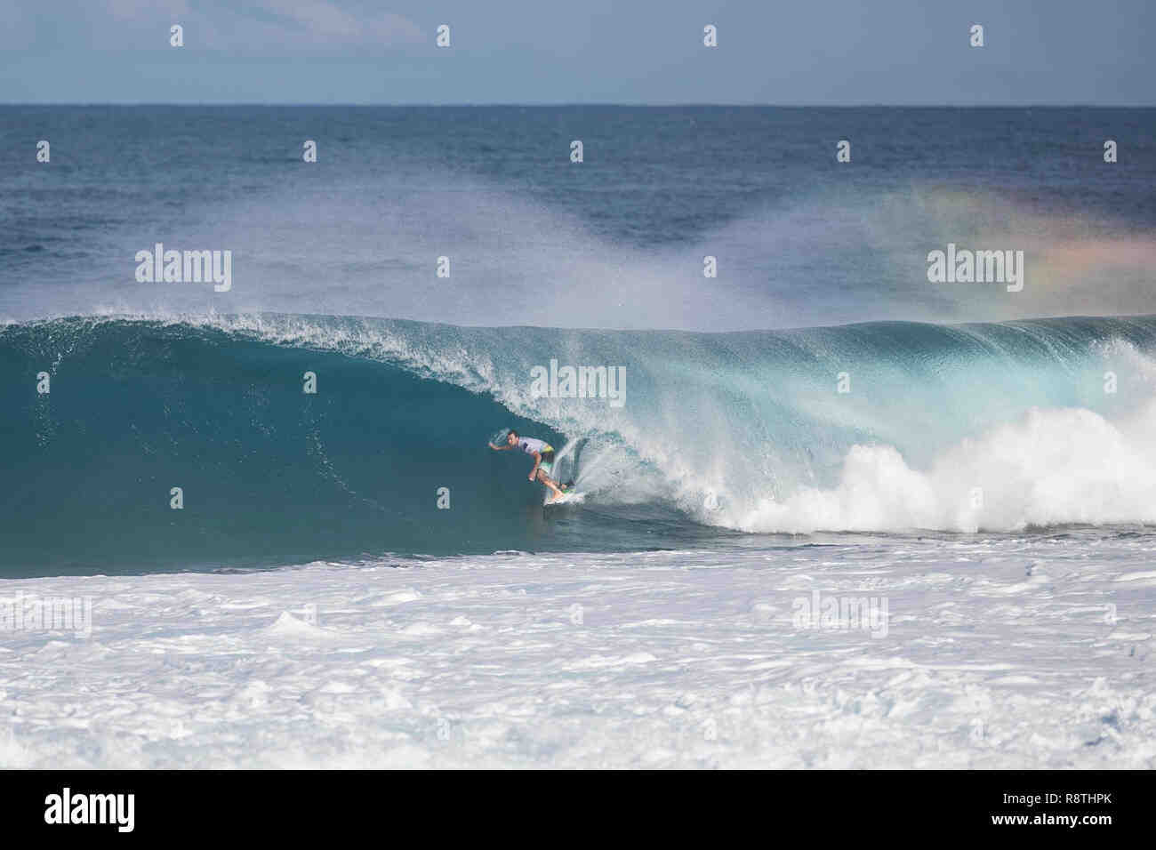 How fast are surfers going at Pipeline?