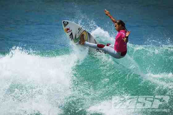 How tall is Sally Fitzgibbons?