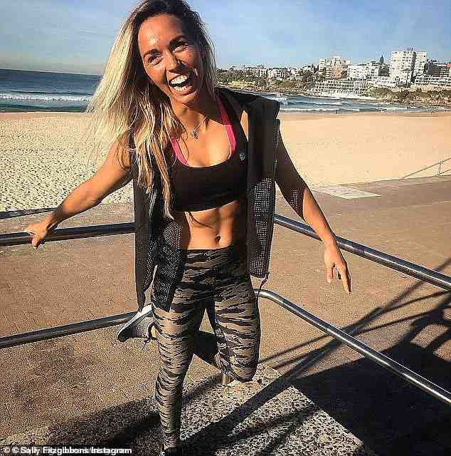 How tall is Sally Fitzgibbons?