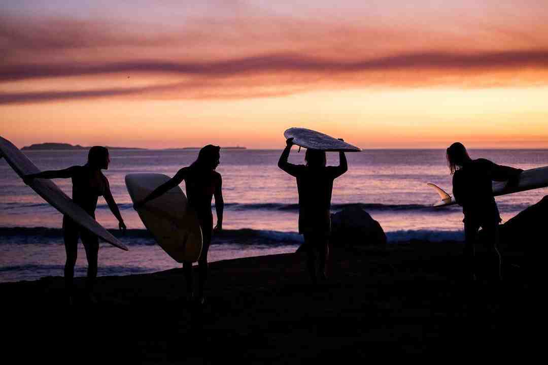 What are the pros and cons of surfing?