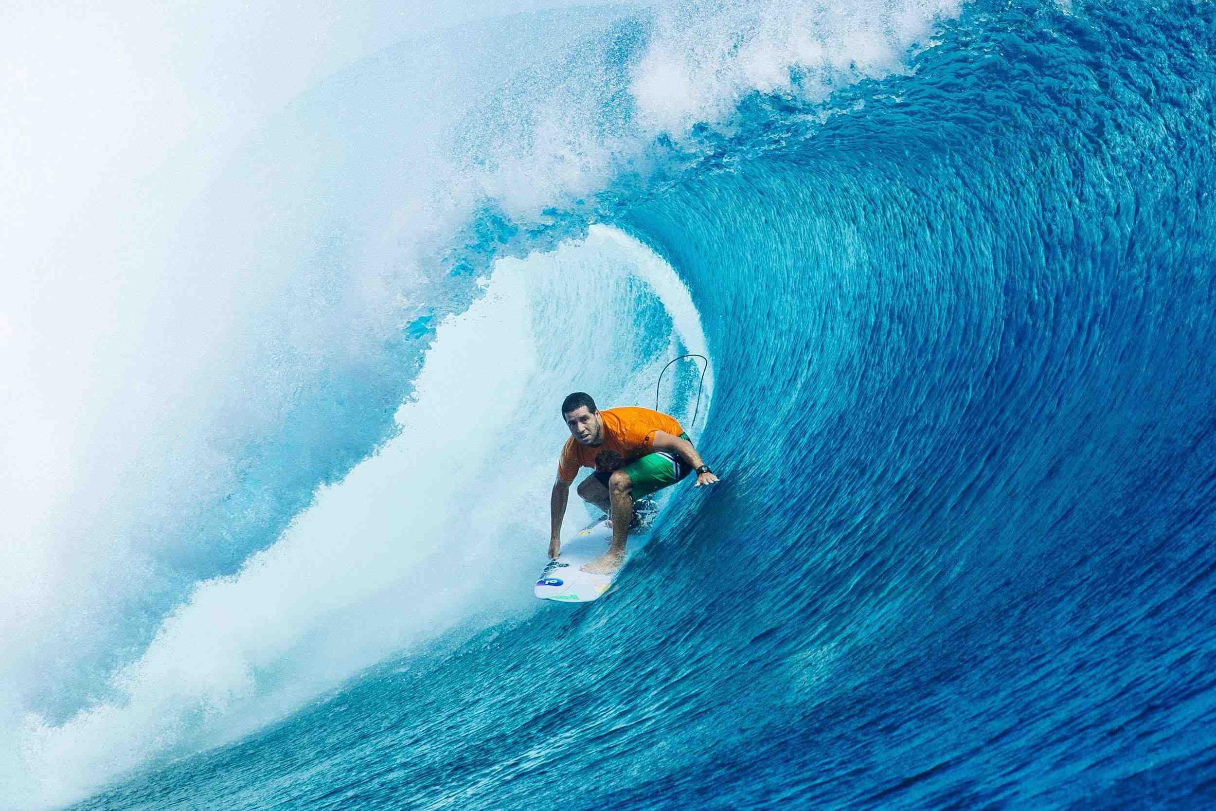 What surfboard does Gabriel Medina use?