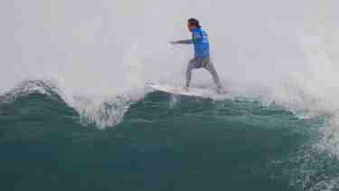 Are shorter people better surfers?