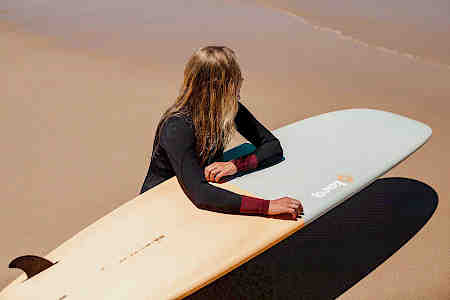 How do beginners surf?