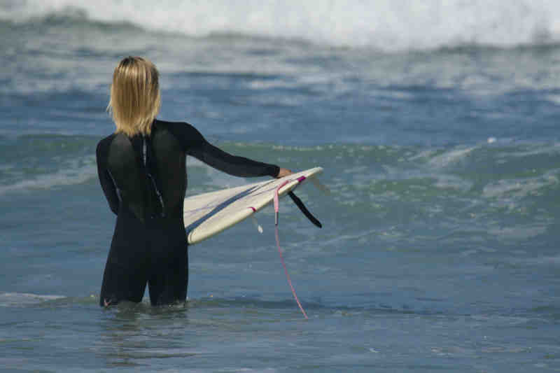 What is the priority rule in surfing?