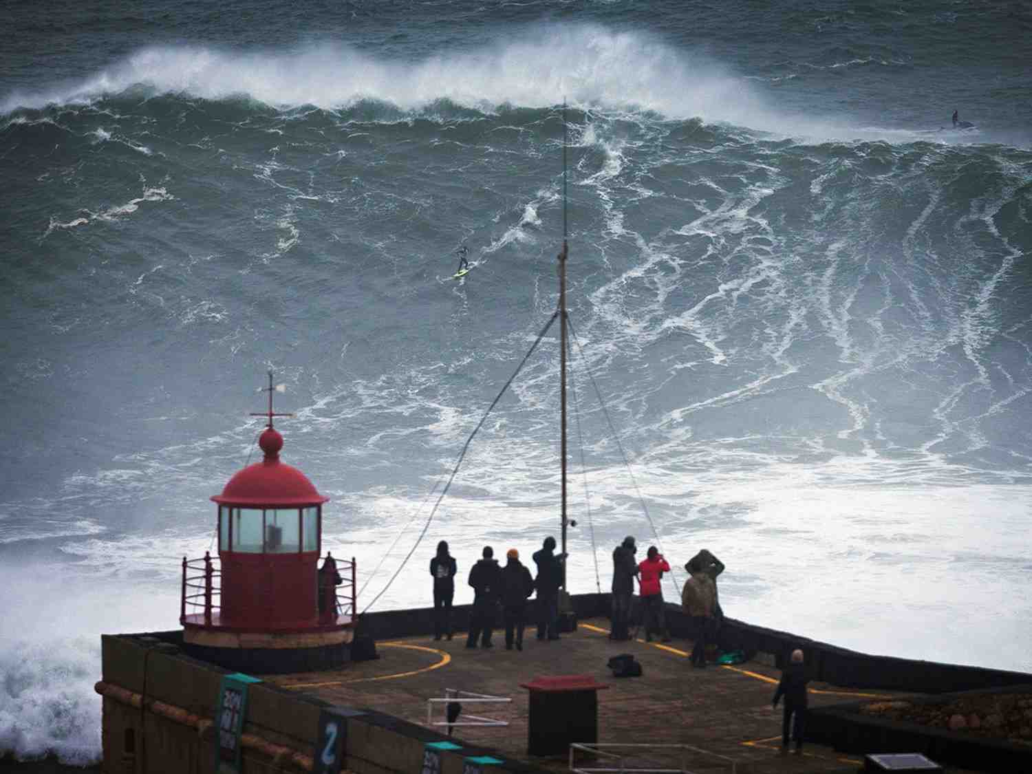 What is the tallest wave ever recorded?