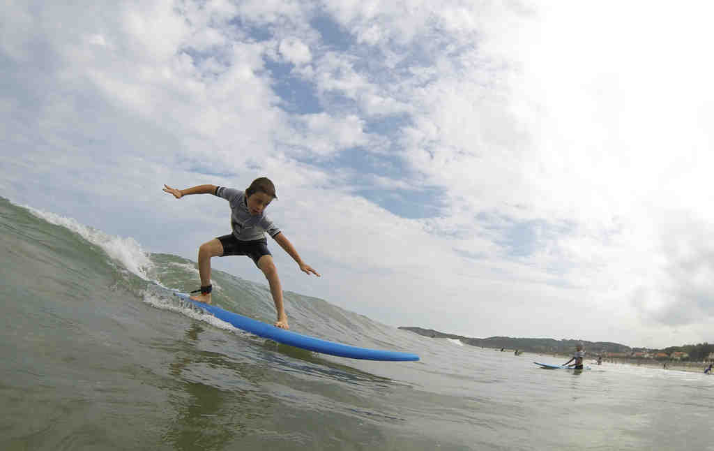 What size waves are good for beginner surfers?