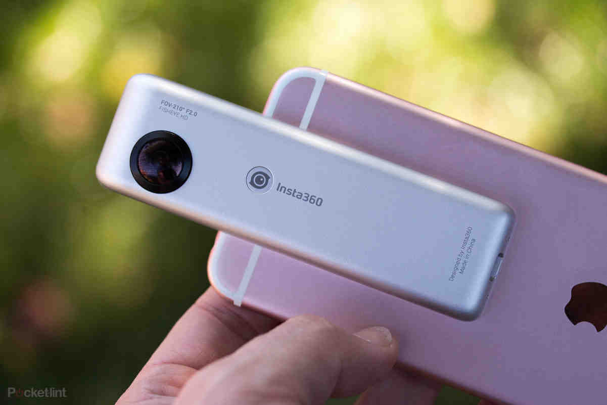 How does an Insta360 work?