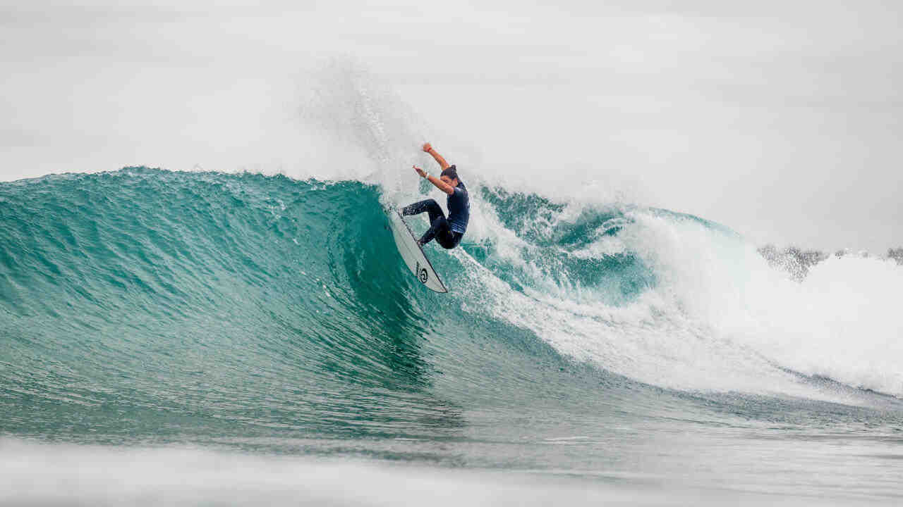 How much money does a pro surfer make?