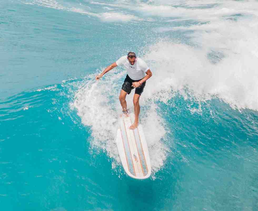 How do beginners surf?