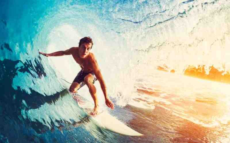 How old is the average pro surfer?