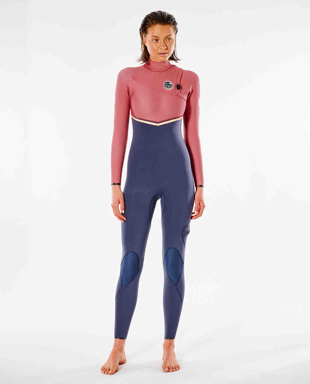 How tight should a wetsuit be on shoulders?