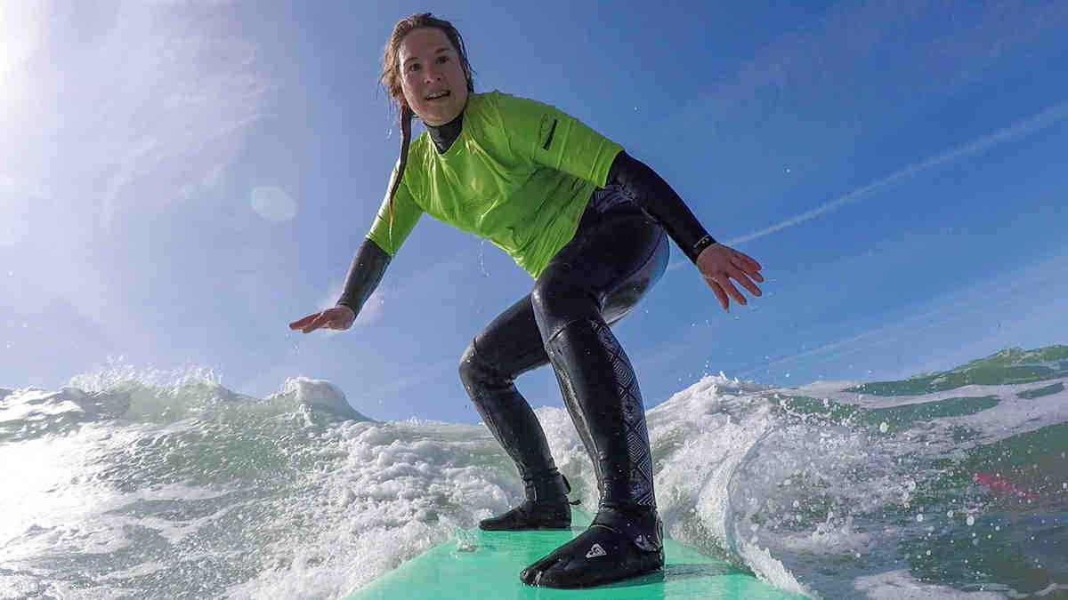 Is a 6'6 surfboard good for a beginner?