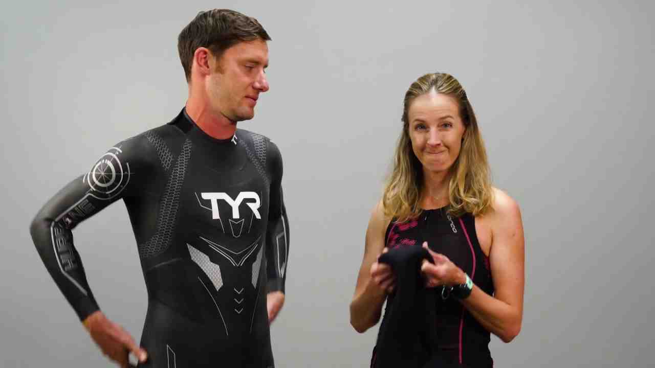 Should you be able to bend over in a wetsuit?