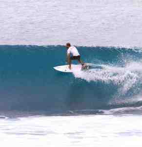 What are the advantages and disadvantages of surfing?